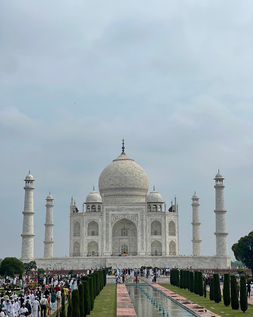 A Magical Day at the  Taj Mahal: A journey through time and beauty