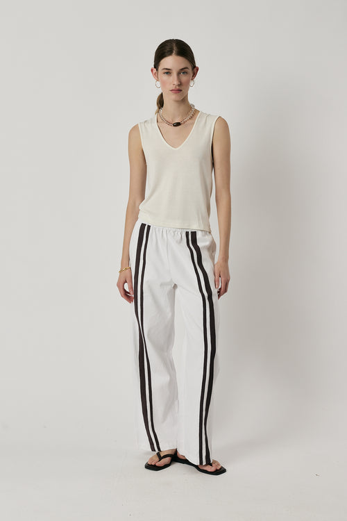 Giliann Adela Pant White