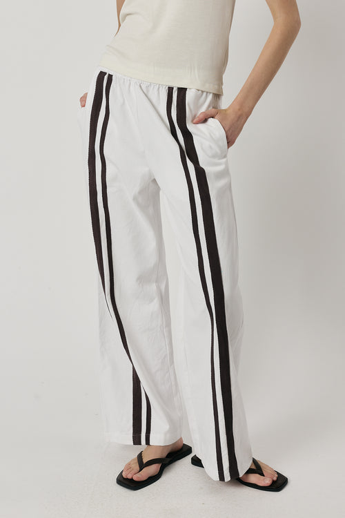 Giliann Adela Pant White