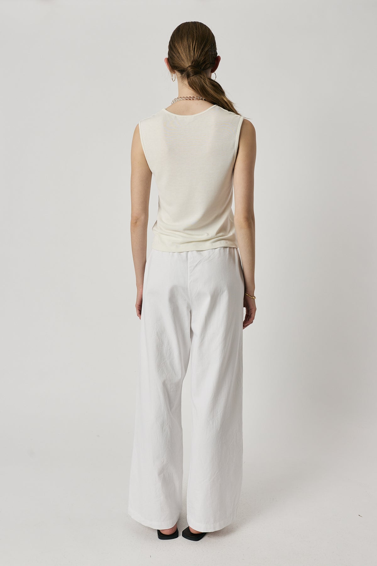 Giliann Adela Pant White
