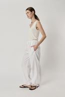 Giliann Axel Pant White