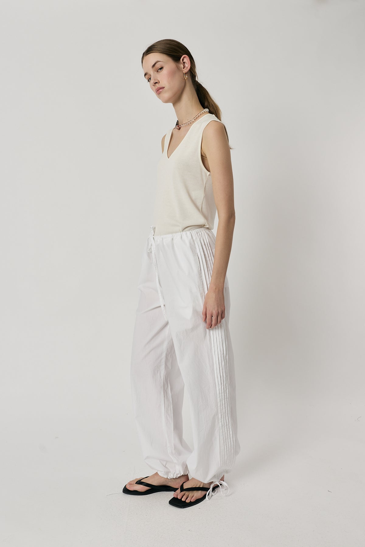 Giliann Axel Pant White