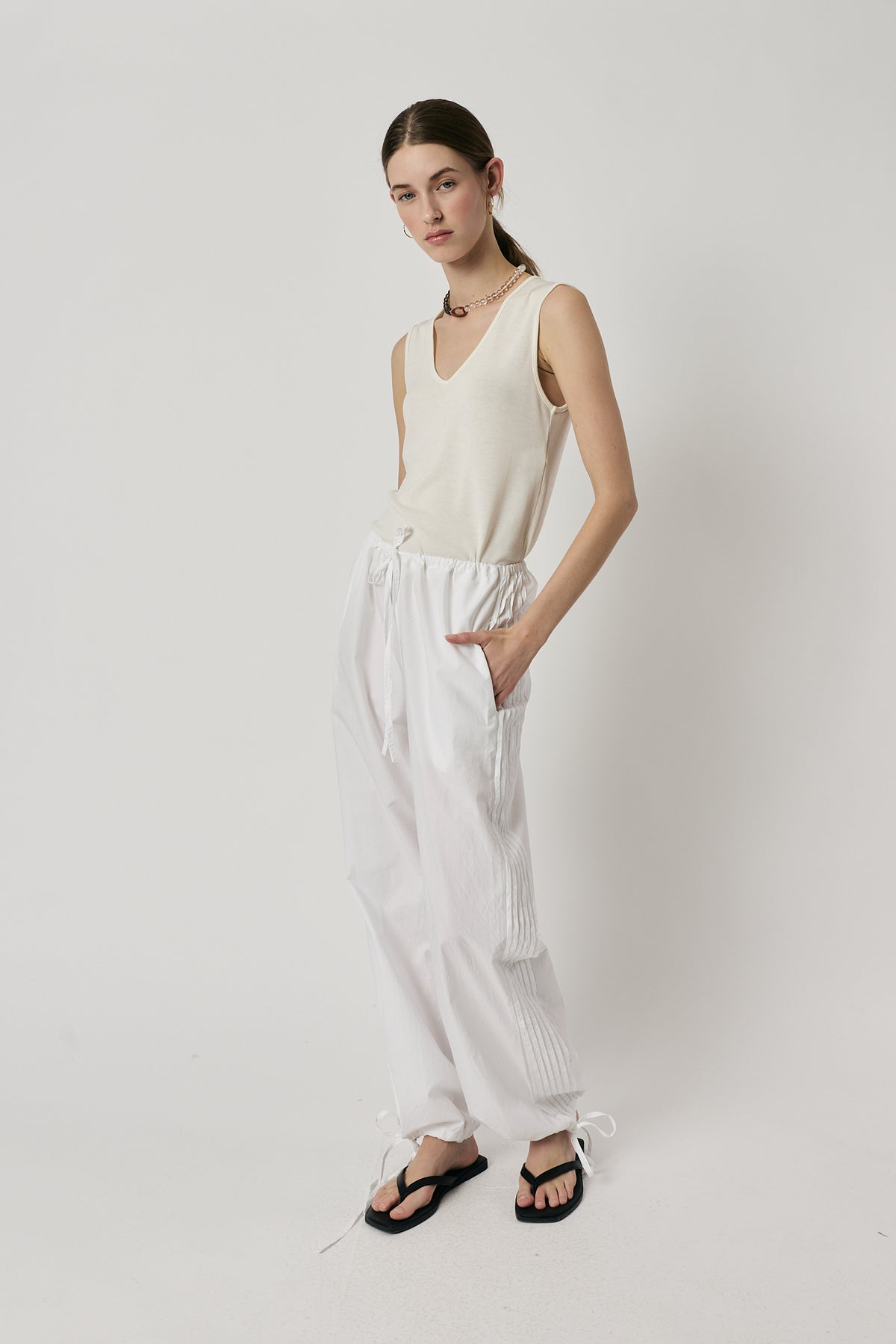 Giliann Axel Pant White