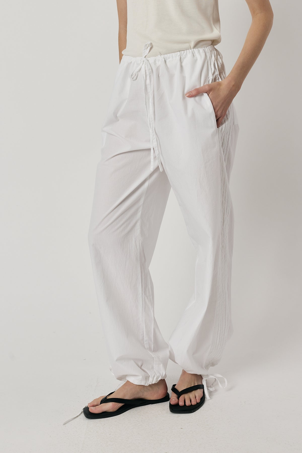 Giliann Axel Pant White