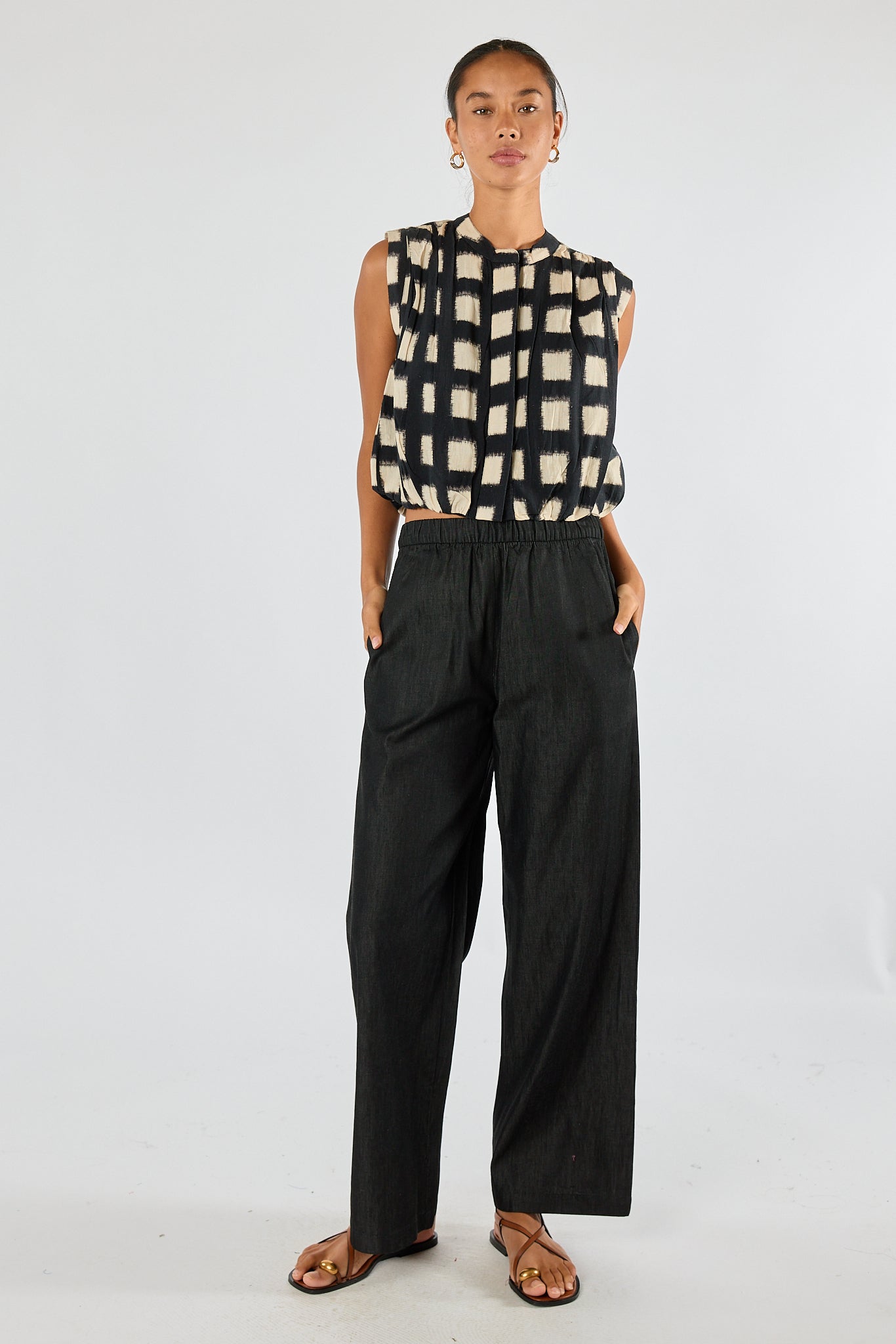 Itami Bloc S/Less Top Black