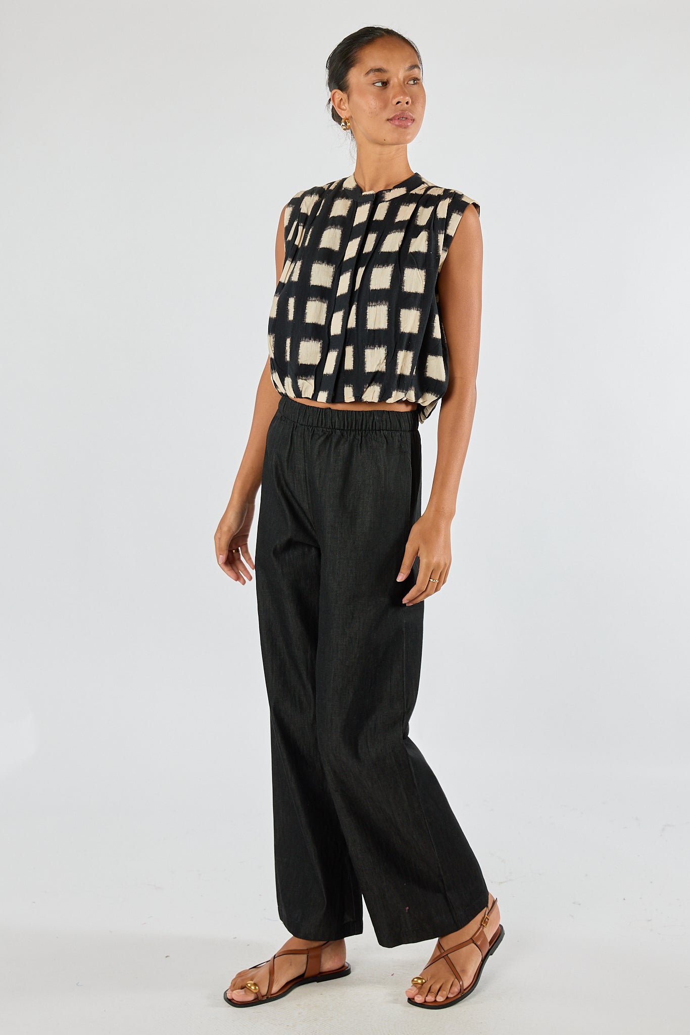 Itami Bloc S/Less Top Black