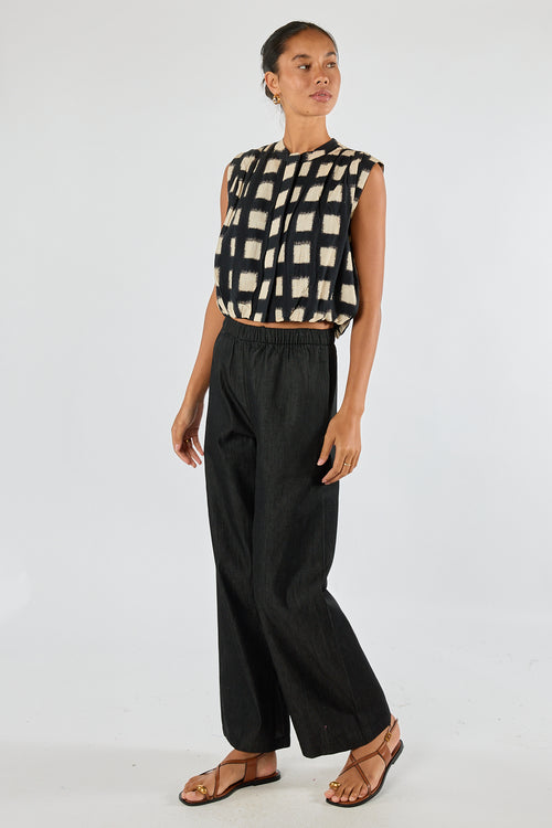Itami Bloc S/Less Top Black
