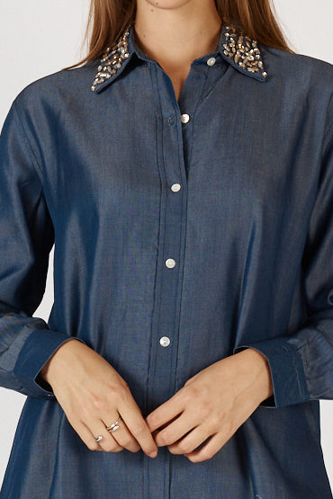 Close-up of the Rubyyaya Jonson Shirt’s diamanté collar on a model, showing the fine sparkling details on the crisp denim cotton fabric.